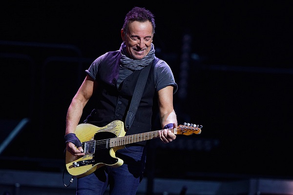 Bruce-Springsteen-by-Ken-Settle.jpg